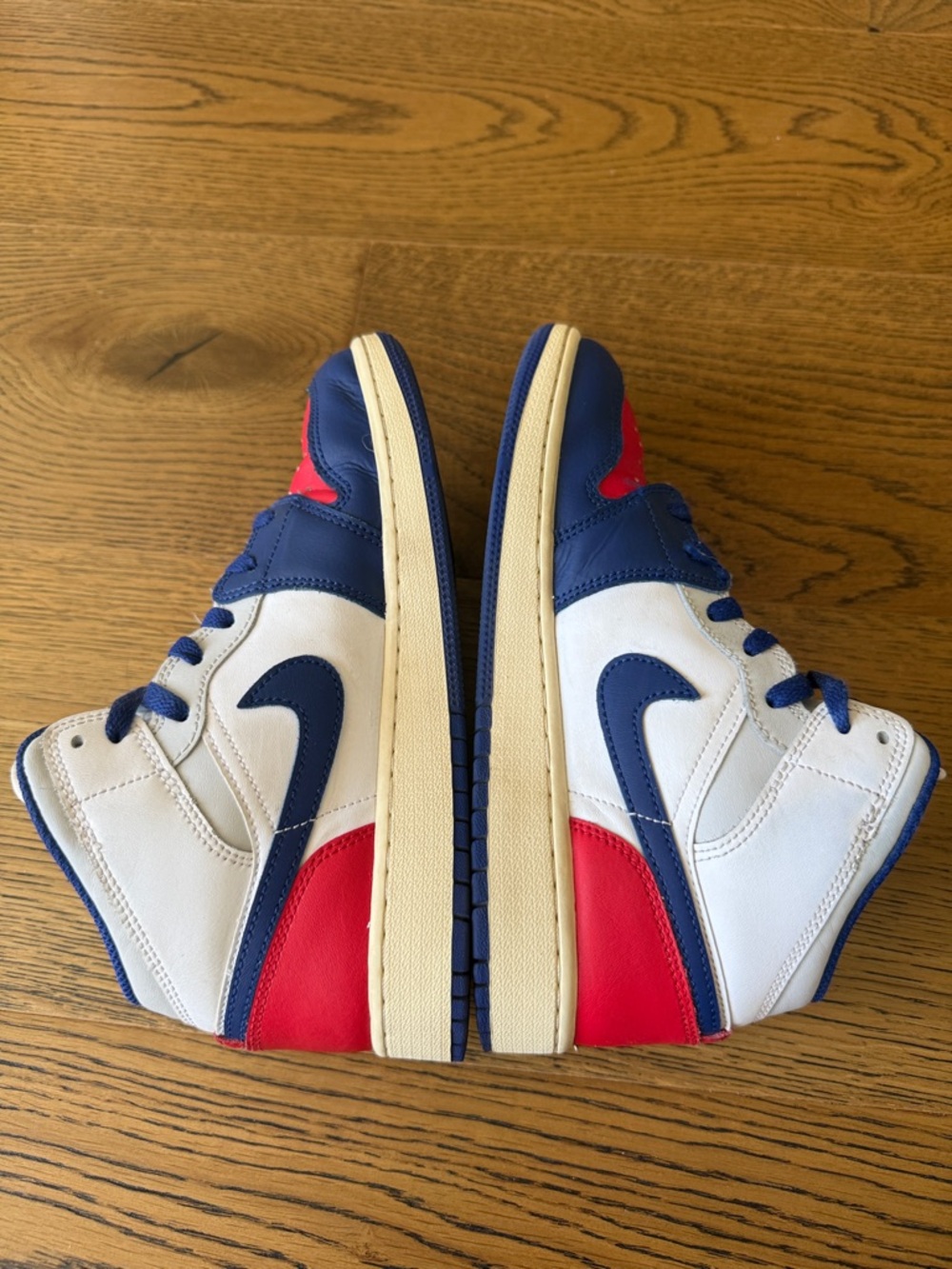 Nike Air Jordan 1 Mid - kids size 5.5Y - Picture 5 of 8